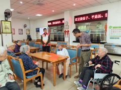 <b>后厨“亮”出来“吃”进去！市第一社会福利院</b>
